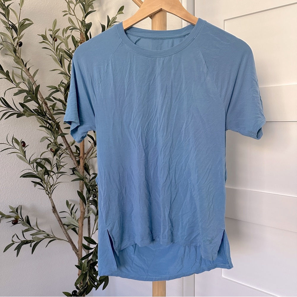 Under Armour Tee Shirt with open Back🩵